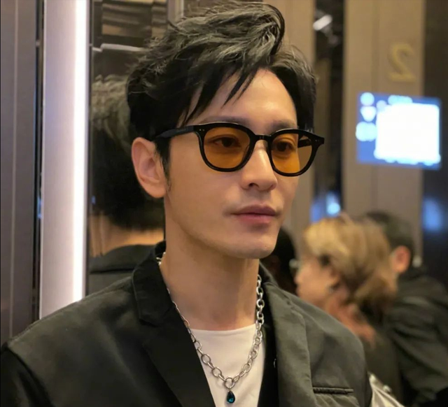 黄晓明 内娱的男星越减越丑？罗云熙瘦成“病态”、黄晓明重回巅峰