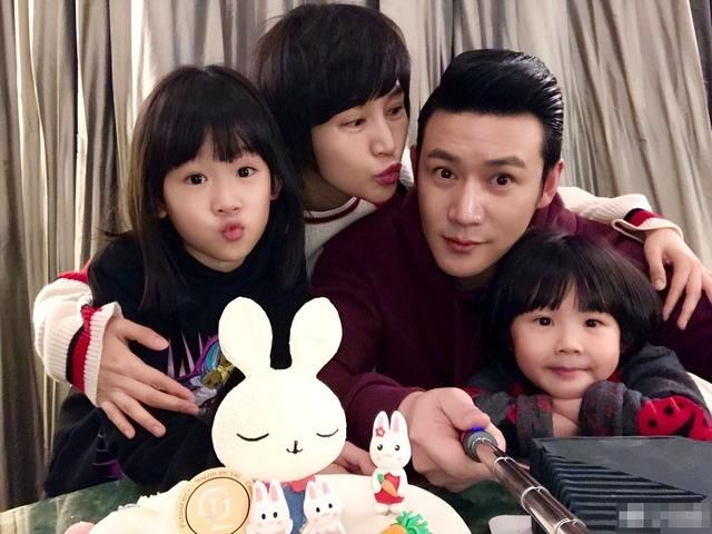 陆毅|47岁陆毅还有少年感!带女儿吃饭亲自喂饮料,贝儿比妹妹漂亮太多