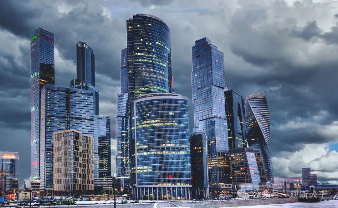 在单位里,千万谨记,套近乎和恭维者不适合挑大梁,还可能通敌!