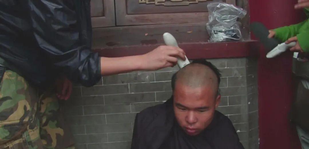 7天狂赚一个亿！被封杀，被下架，也挡不住观众连夜排队送钱…