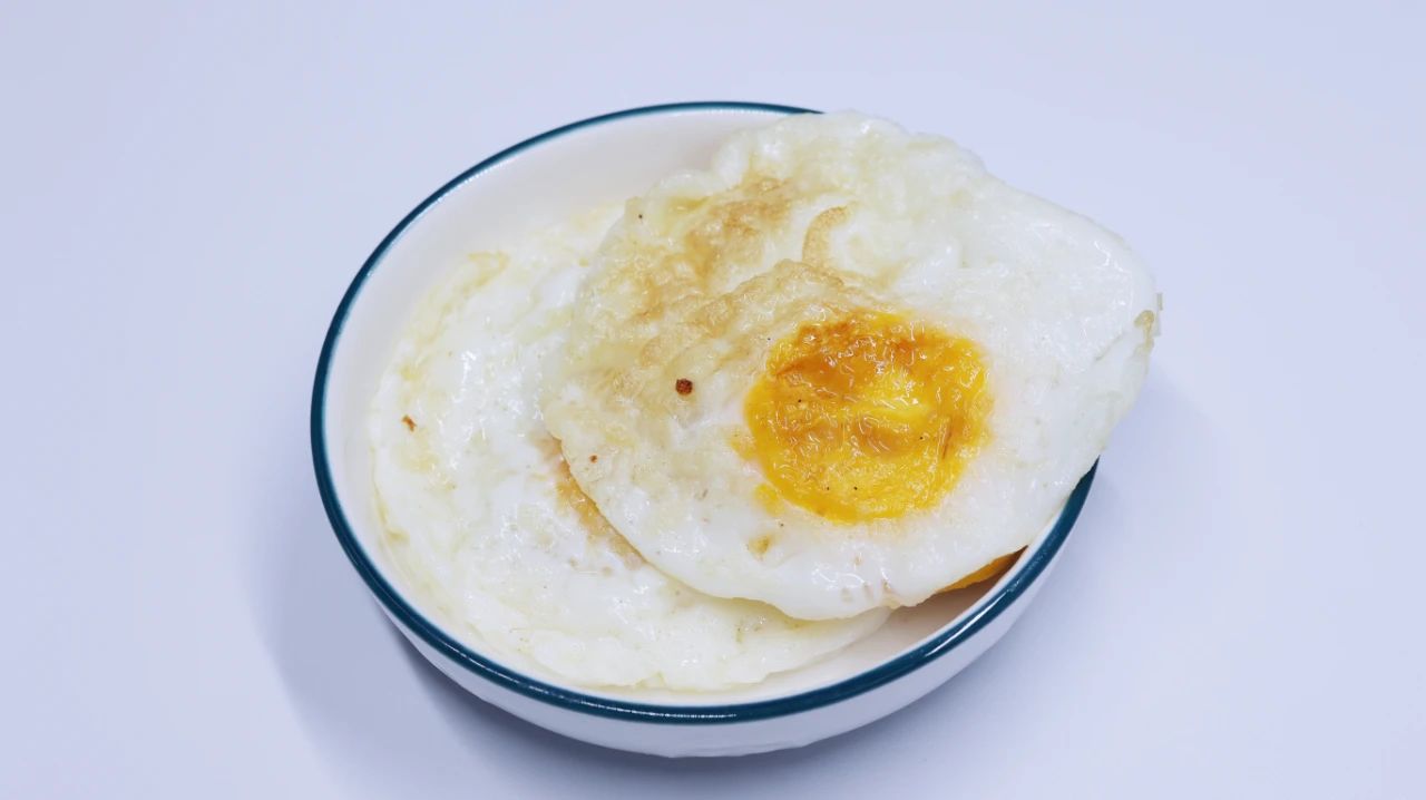 早上吃鸡蛋，很多人吃错了，常常会进入这4个误区，尤其是老年人