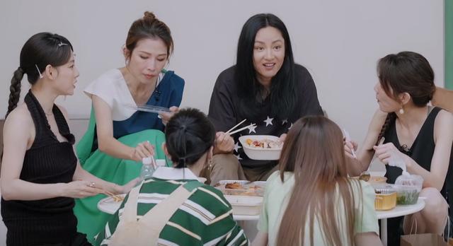 张嘉倪首次说婚变后现状，儿子跟随她生活，瞿颖称呼其父亲“哥”