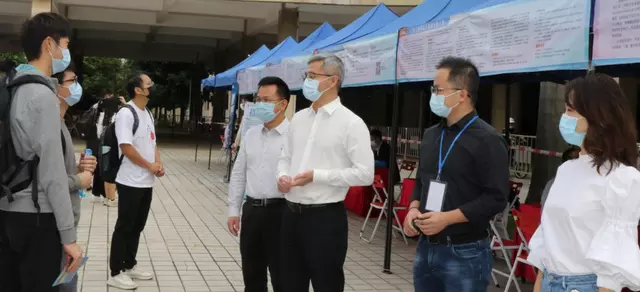 素素|HR扬言：“三无家庭本科生我们不要”，这番话让沉睡的人恍然大悟