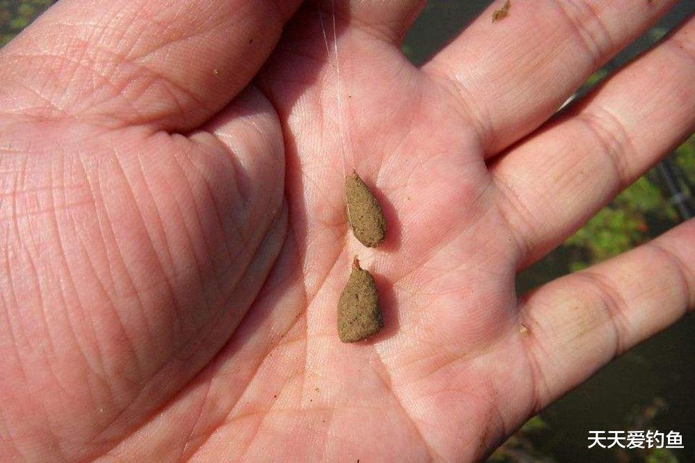 钓鱼技巧：野钓大草鱼，什么颜色饵料效果好？