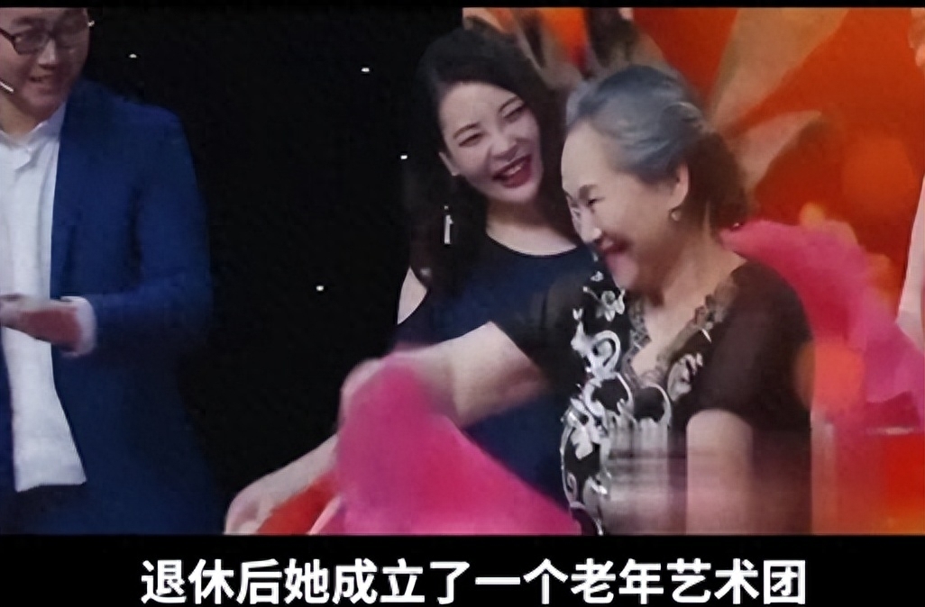 60岁被亲儿子带入演艺圈，73岁成了“百亿老太”，如今比儿子还要红