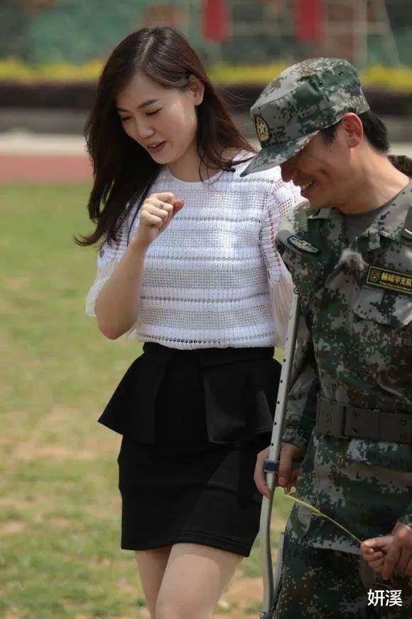 马蓉王宝强离婚后首次合影!37岁马蓉新染一头金发像大学生