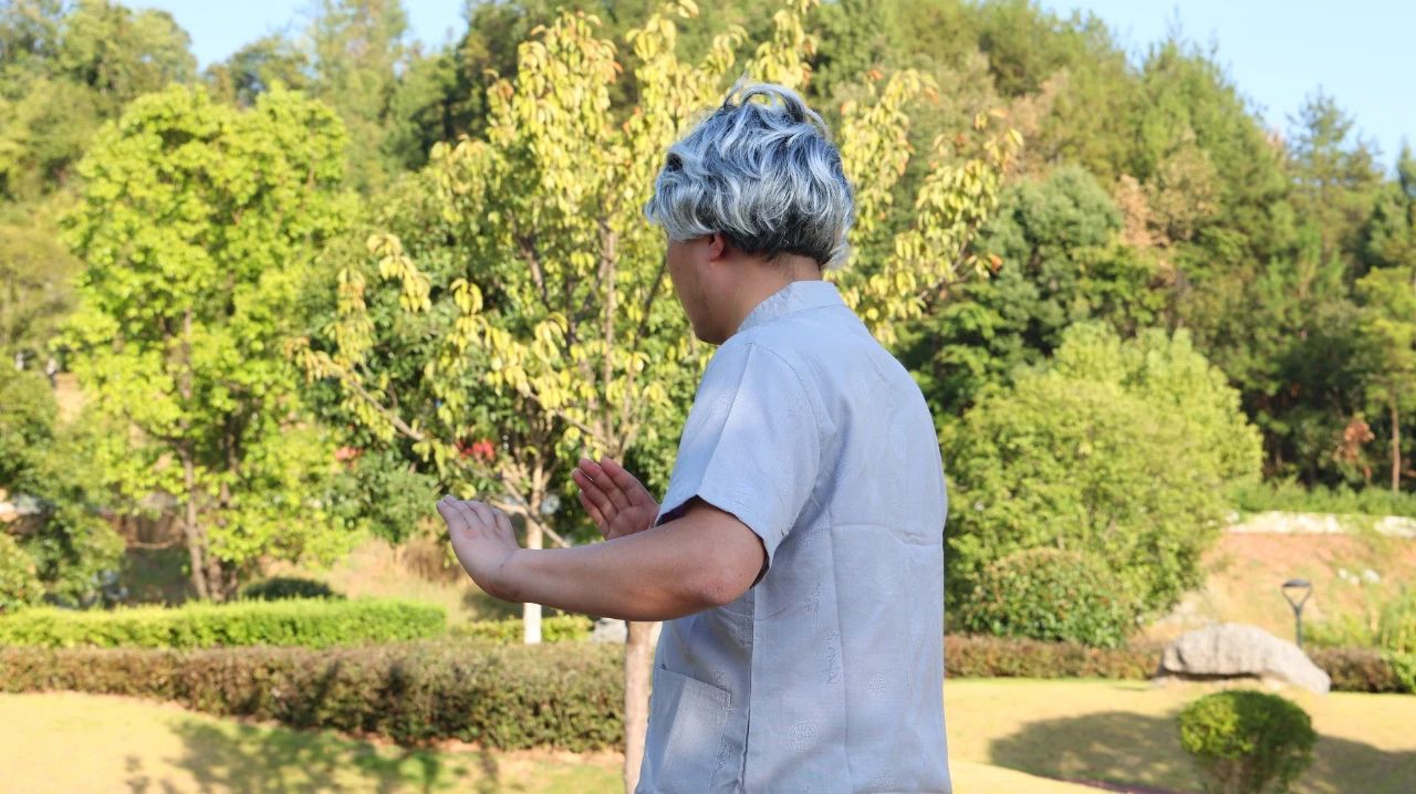 寿命与体重的关系被发现：60岁后，这样的体重或刚好，不妨自查