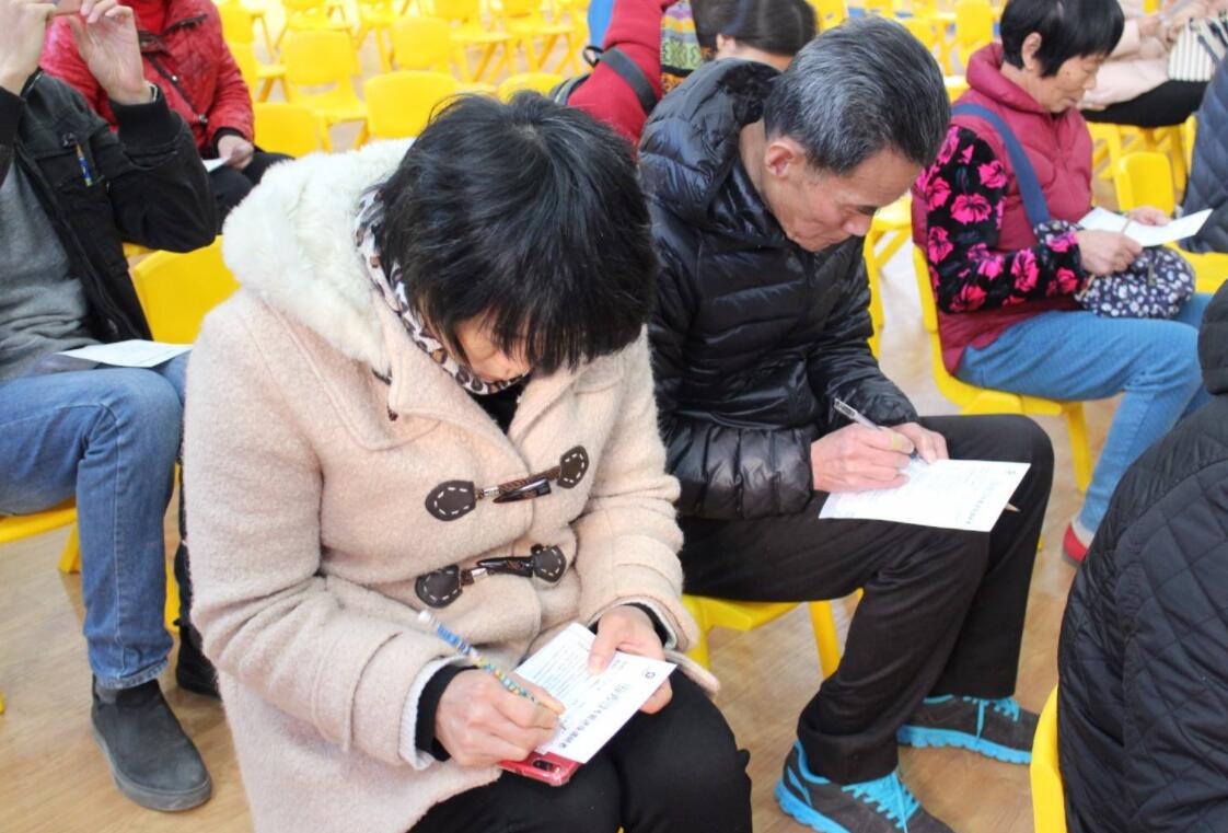 幼儿园|“你爸爸是做什么的？”一段幼儿园视频火了，老师好心遭家长抵制