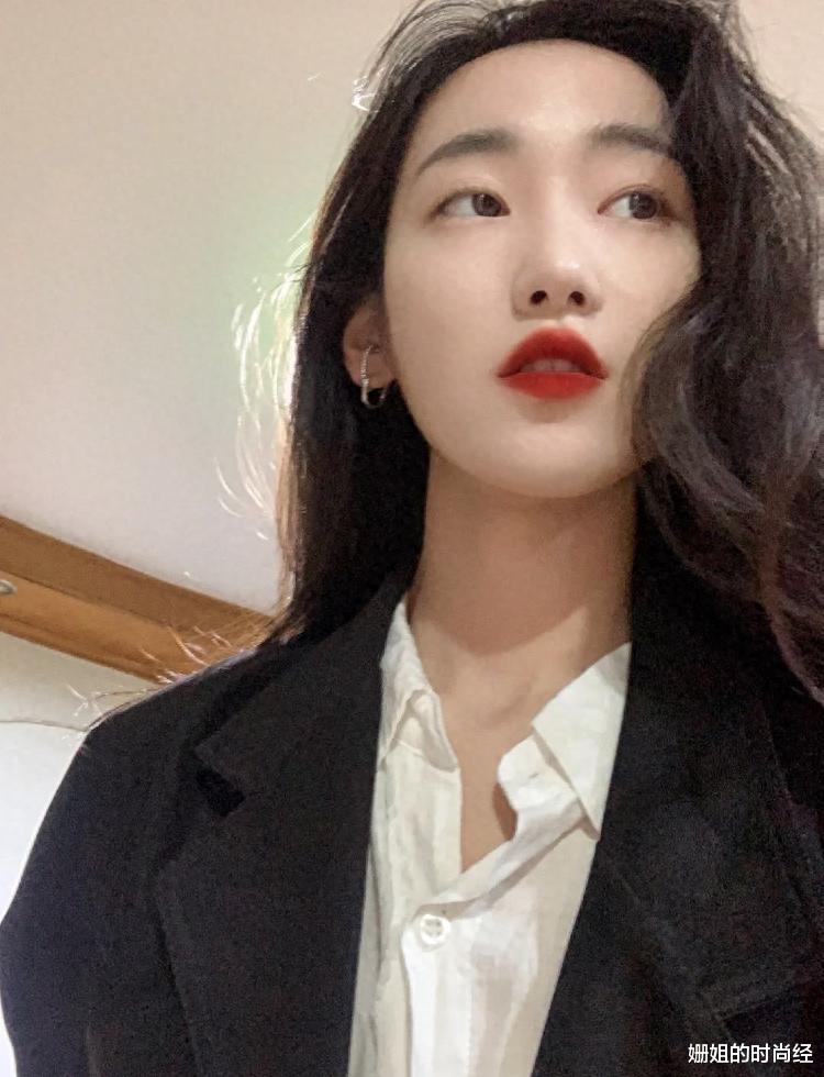 为什么现在很多女生不化妆只涂口红？看了她们化的妆，我懂了