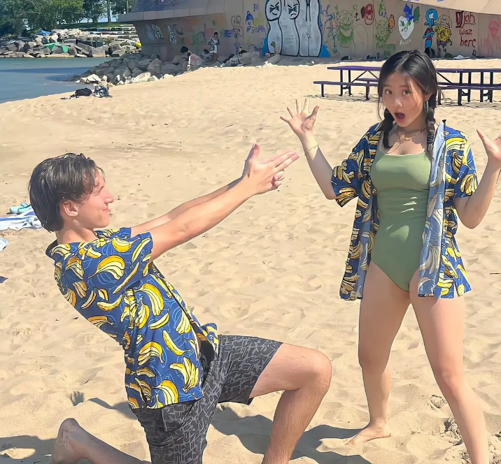 48岁李湘宣布退休,名下70套房子,目前只想陪女儿读书国外无房产