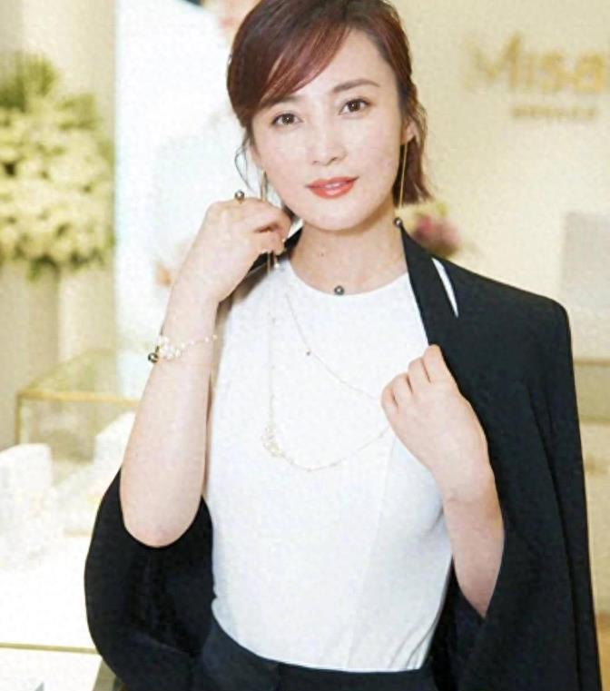 知三当三、私生活混乱！别再装了，陈建斌只是她的“接盘侠”