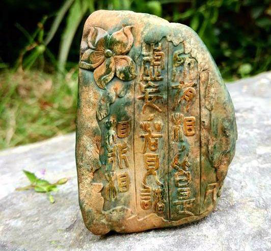 古钱币|令人耳目一新的艺术品，带皮雕刻的翡翠也能那么美！