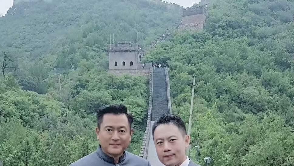 状态回春！知名港星成功减肥摆脱油腻，遭前妻背叛离婚后独自带娃