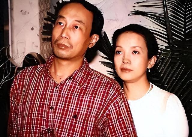 善恶终有报!63岁在美国捡垃圾的吕丽萍,已经活成了一个“笑话”