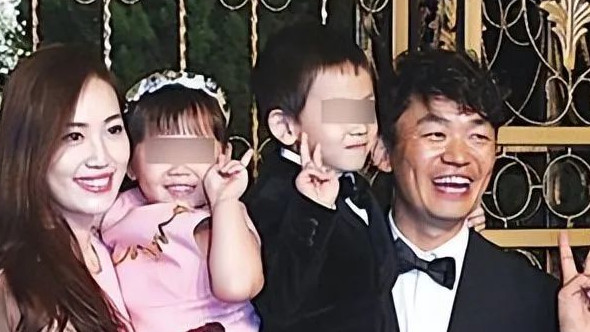 王宝强马蓉离婚后首次合体！36岁马蓉越活越年轻，一头金发很少女