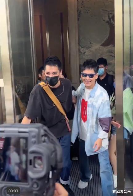 蓝正龙离婚内幕曝光,真人现身长沙录综艺,与林志颖说笑不受影响