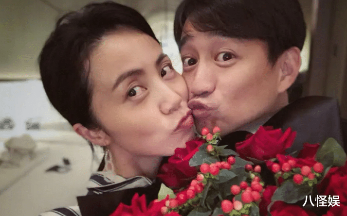 黄磊女儿多多现身乌镇,扎马尾笑容明亮太像孙莉,身边男子引关注