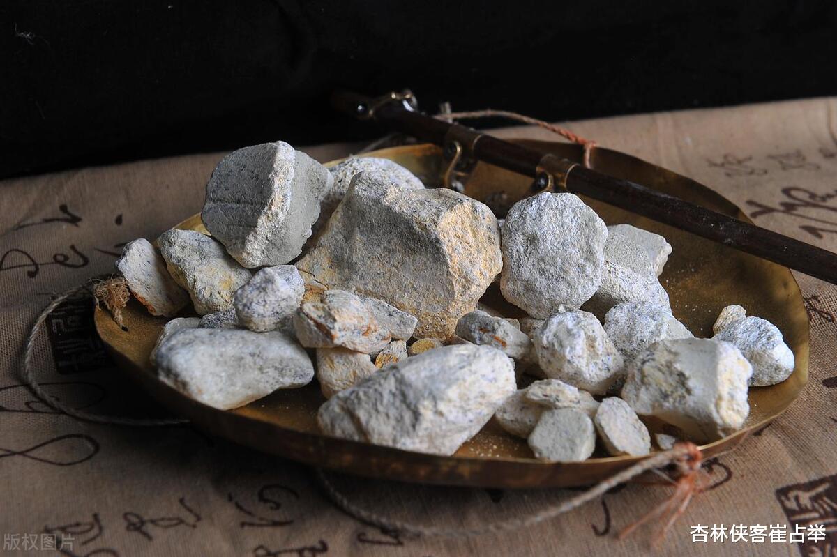 出汗太多,是你的阳气在流失,一方快速止汗,锁住阳气