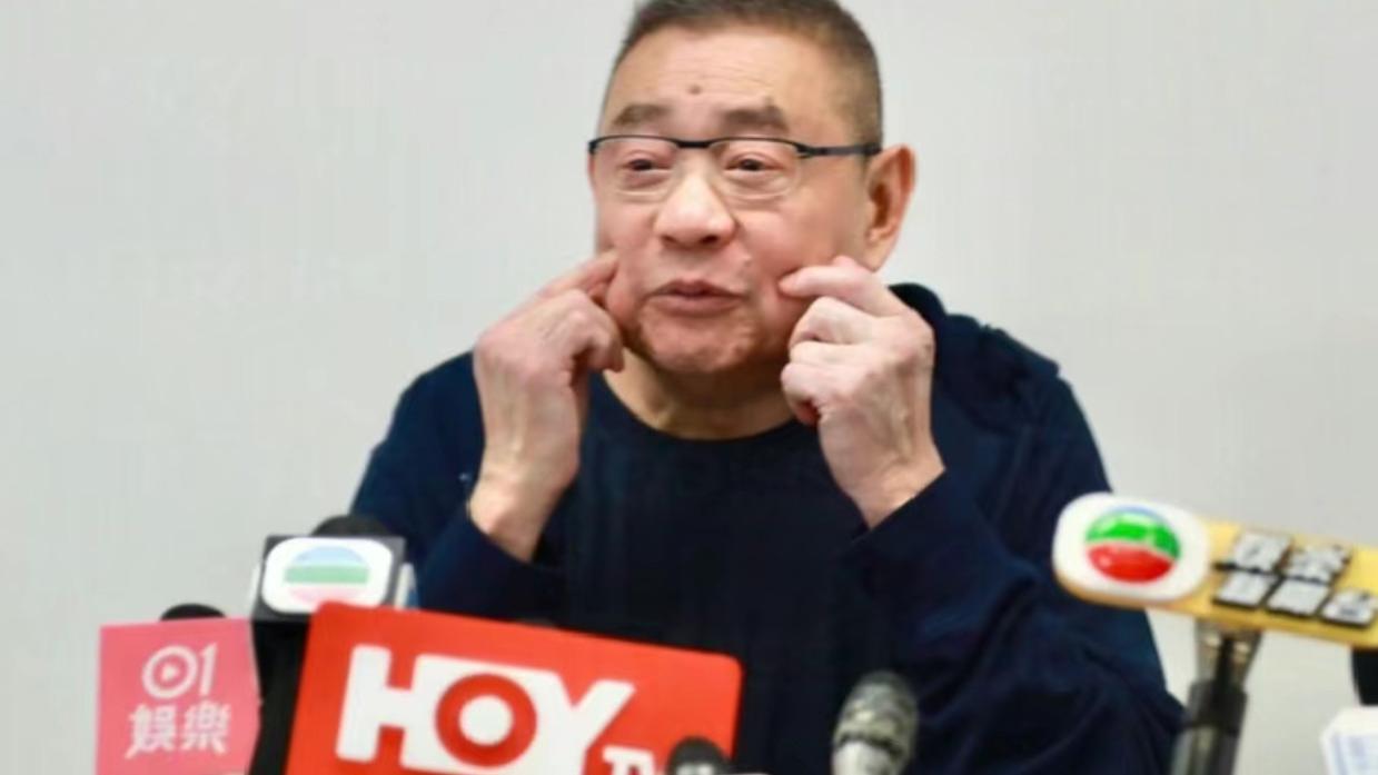 香港富豪开记者会，自曝爱看TVB《爱·回家》、《东张西望》