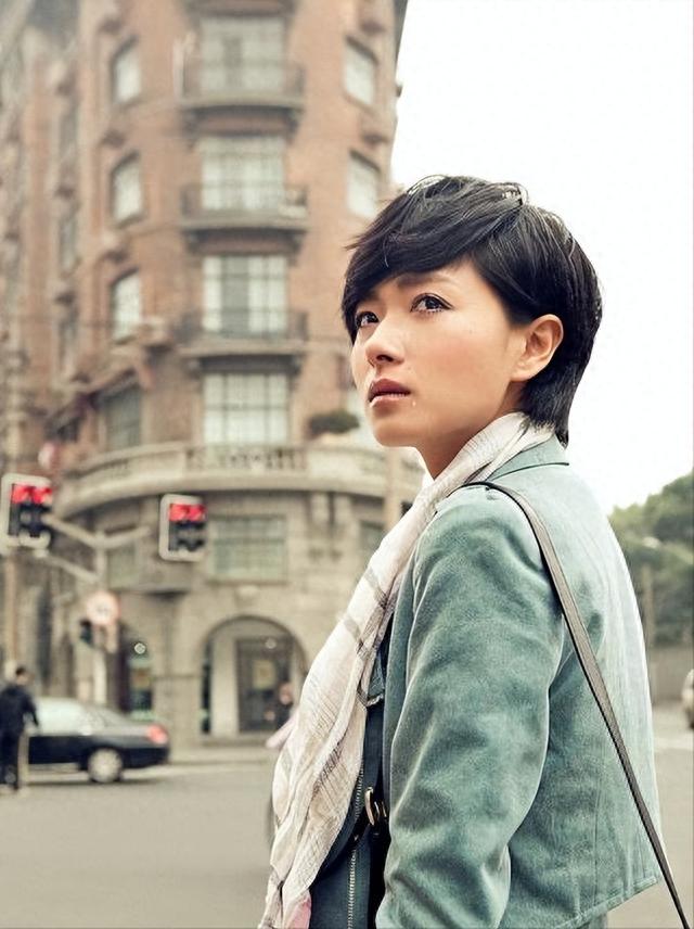 万茜：自曝曾被“潜规则”，事业巅峰时意外生子，如今过的如何