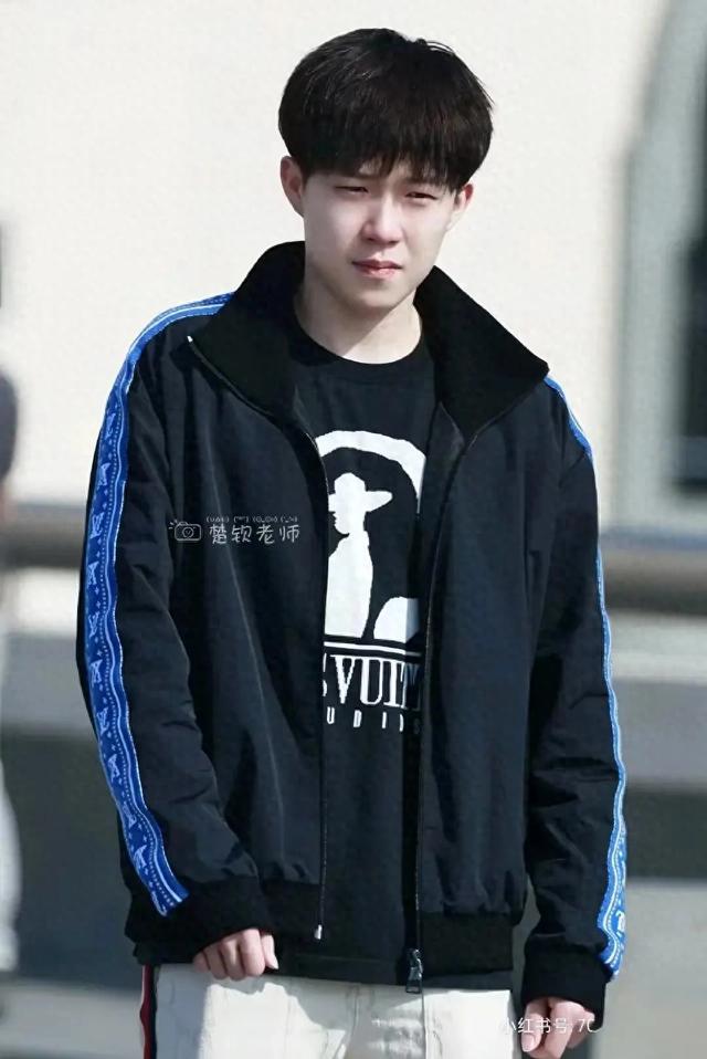 以后是未知数,至少在职业生涯中,她是那道激励他的光。