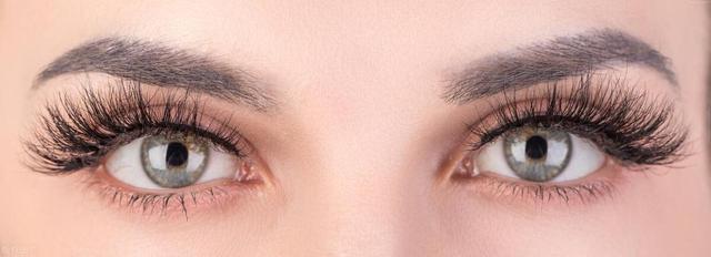 眼睛出现这5种异常别大意!可能是疾病的前兆,趁早去医院查查!