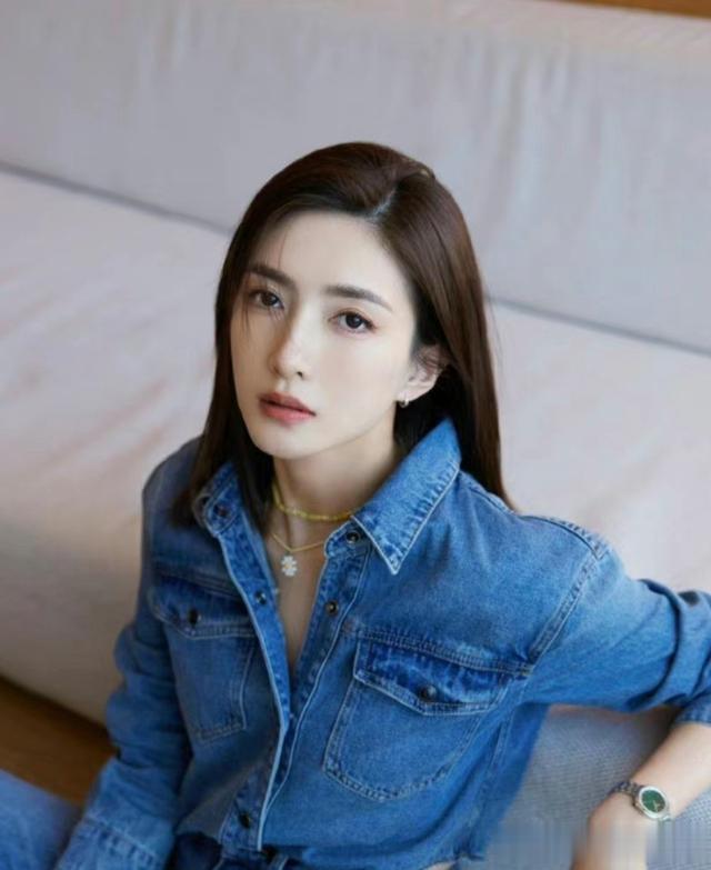 你适合留“直发”还是“烫发”?关键看这3个特征,跟年龄无关!