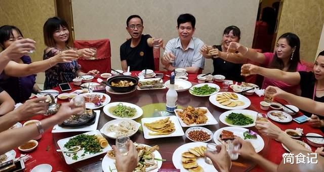 跟老板去喝酒，有3种酒尽量别带上桌，不仅丢人还寒碜，建议弄懂
