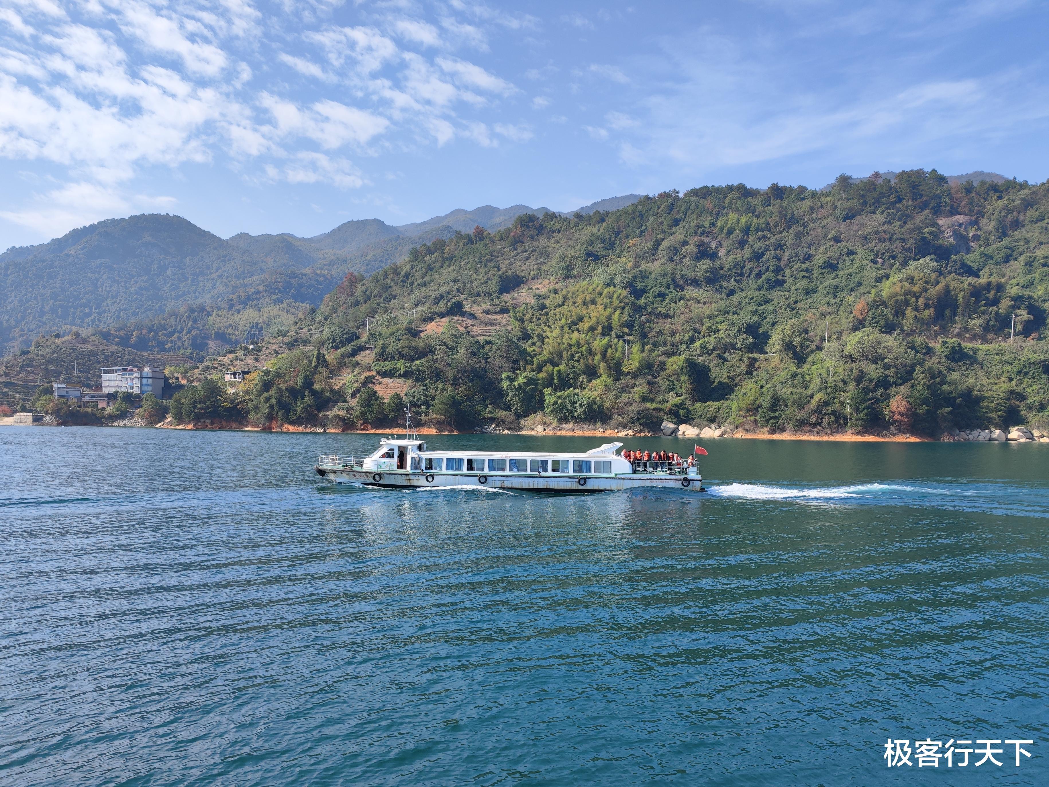 东江湖|冬游东江湖，乘船登岛爬山，徒步看大坝和没有雾的小东江