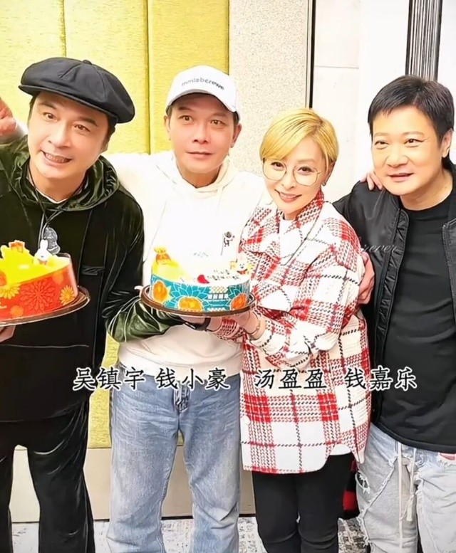 钱小豪|钱小豪兄弟与吴镇宇新春团拜，丘倩鸣冻龄气质佳，汤盈盈疑怀三胎