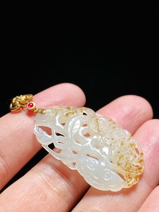 清 和田玉白玉籽料 留皮 灵芝福纹 挂件