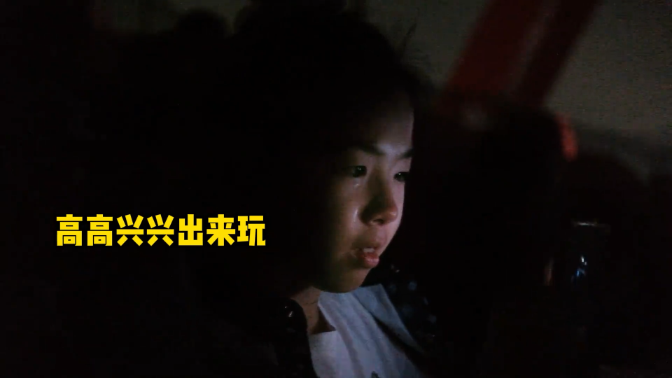 黄奕和女儿开心出游,11岁铛铛颜值变化大,获赞高级脸