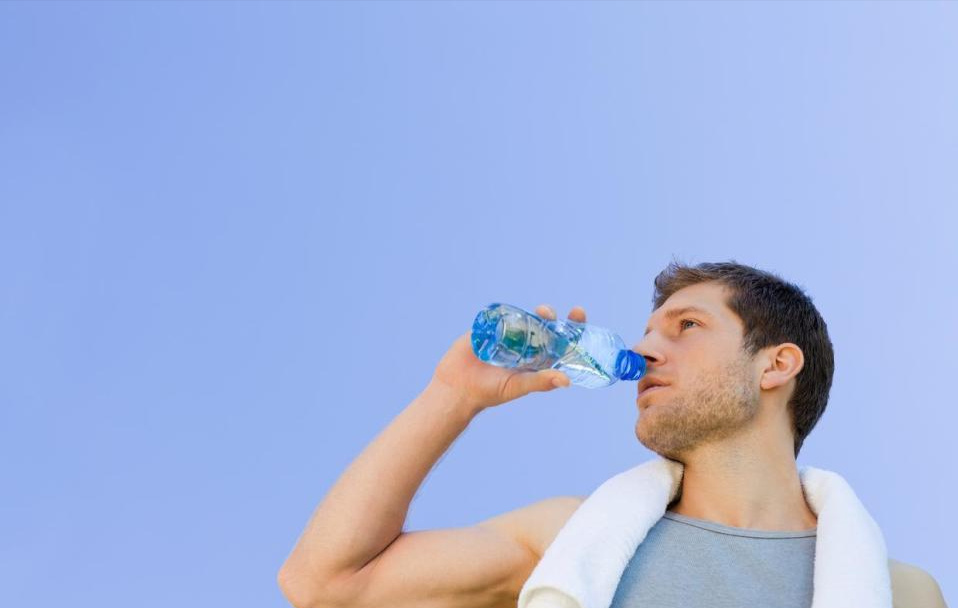 三伏天已至，提醒高血脂患者：不想心脑血管发生意外，做好6件事