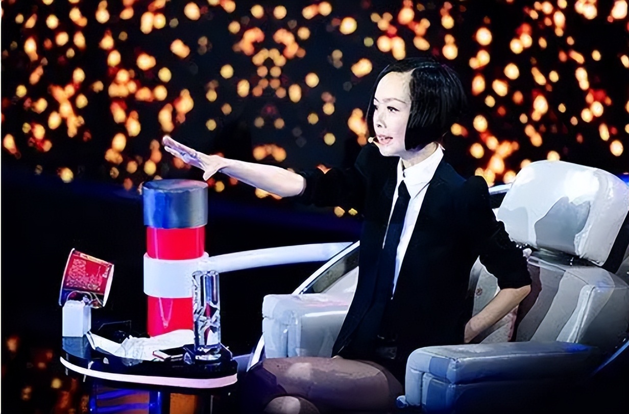 昔日搭档成仇人！鲁豫晒时尚大片被嘲讽，网友质问为何要黑乐嘉？