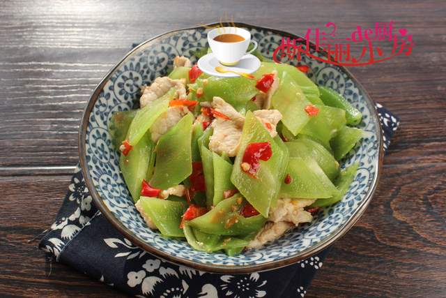 莴苣|立冬后吃莲藕土豆不如吃它,正大量上市,浑身都是宝,随手一炒特香,好吃又解馋