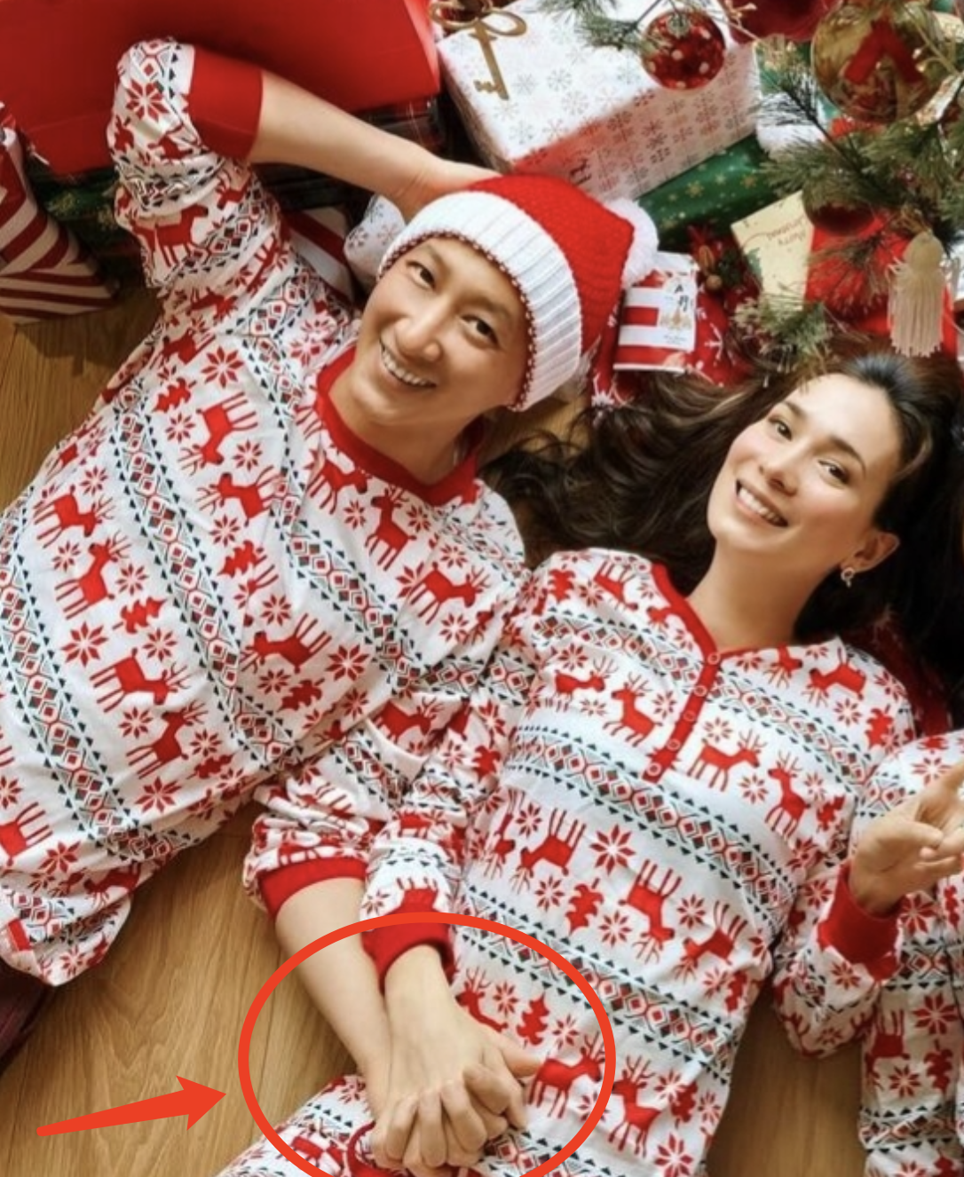 卢靖姗罕晒全家福，和韩庚十指相扣，1岁混血女儿肉嘟嘟软萌可爱