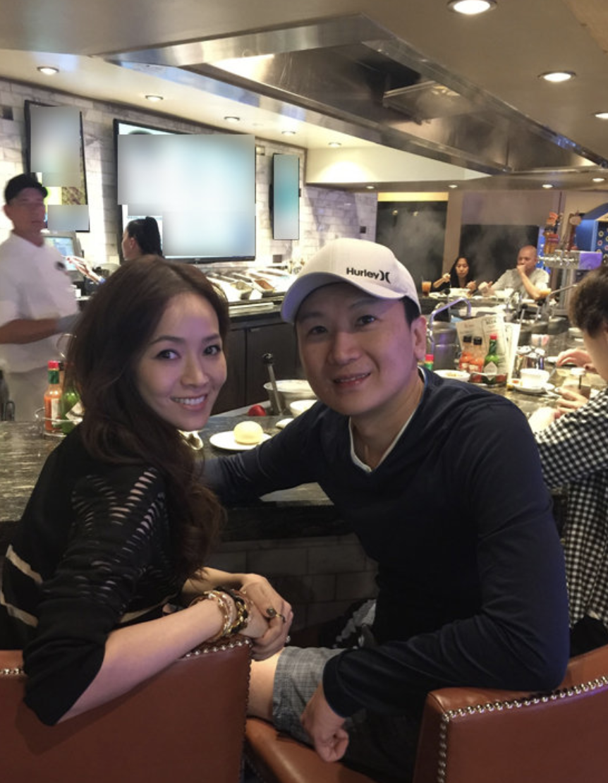 侯佩岑|44岁侯佩岑庆祝结婚12周年,晒全家福甜蜜示爱老公:谢谢你娶我