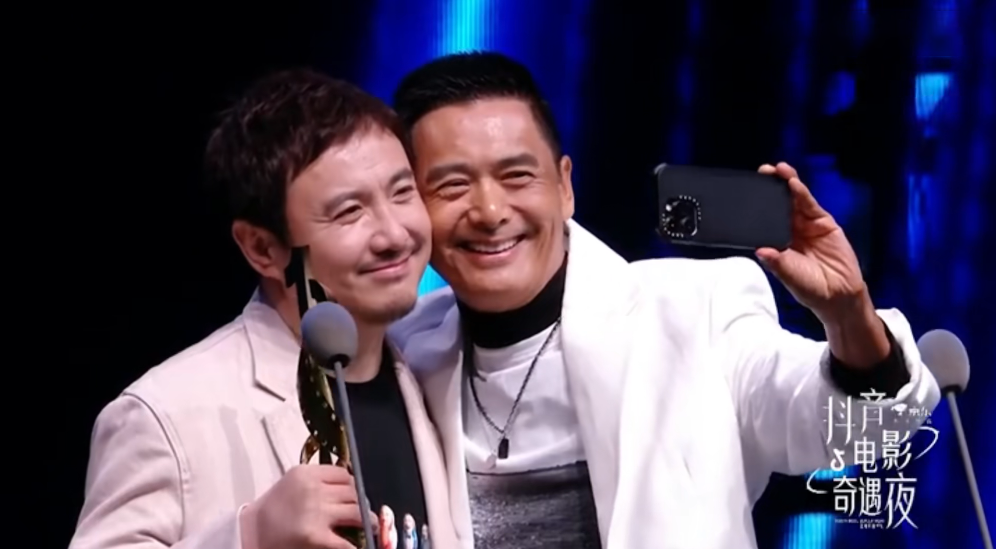 小龙女|电影奇遇夜这一晚,沈腾给周润发颁奖,吴京谢霆锋获封年度男演员