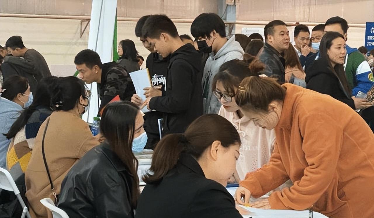 |教育部下发通知，“应届生”身份或将被取消，学生表示犯了愁