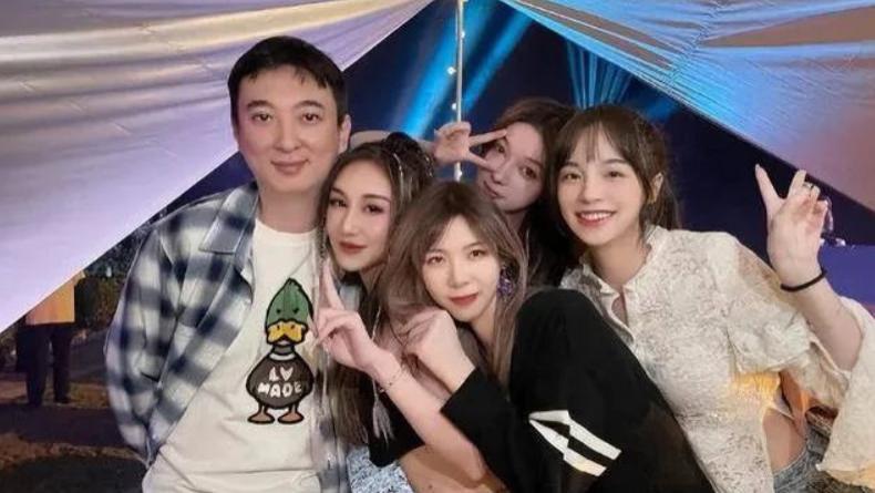 王思聪新女友宣示主权，不求长久只争朝夕，认知清晰被赞清醒！