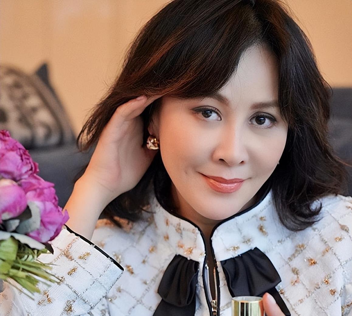 梁朝伟被曝在日本有孩子?日本网友街头发现其踪迹,疑似出轨画面