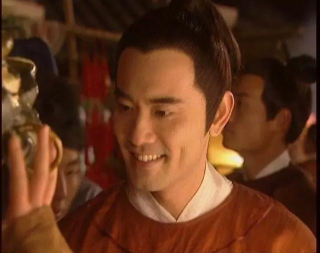 周迅、陈红对他钟情，一生单身，现在63岁在乡下养猫种花