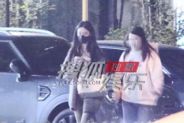 孟子义吃火锅素颜曝光，倪妮称赞颜霸绝非浪得虚名！