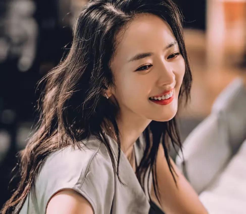 演员童瑶：在最好的年纪选择嫁人，婚后家庭事业两头旺