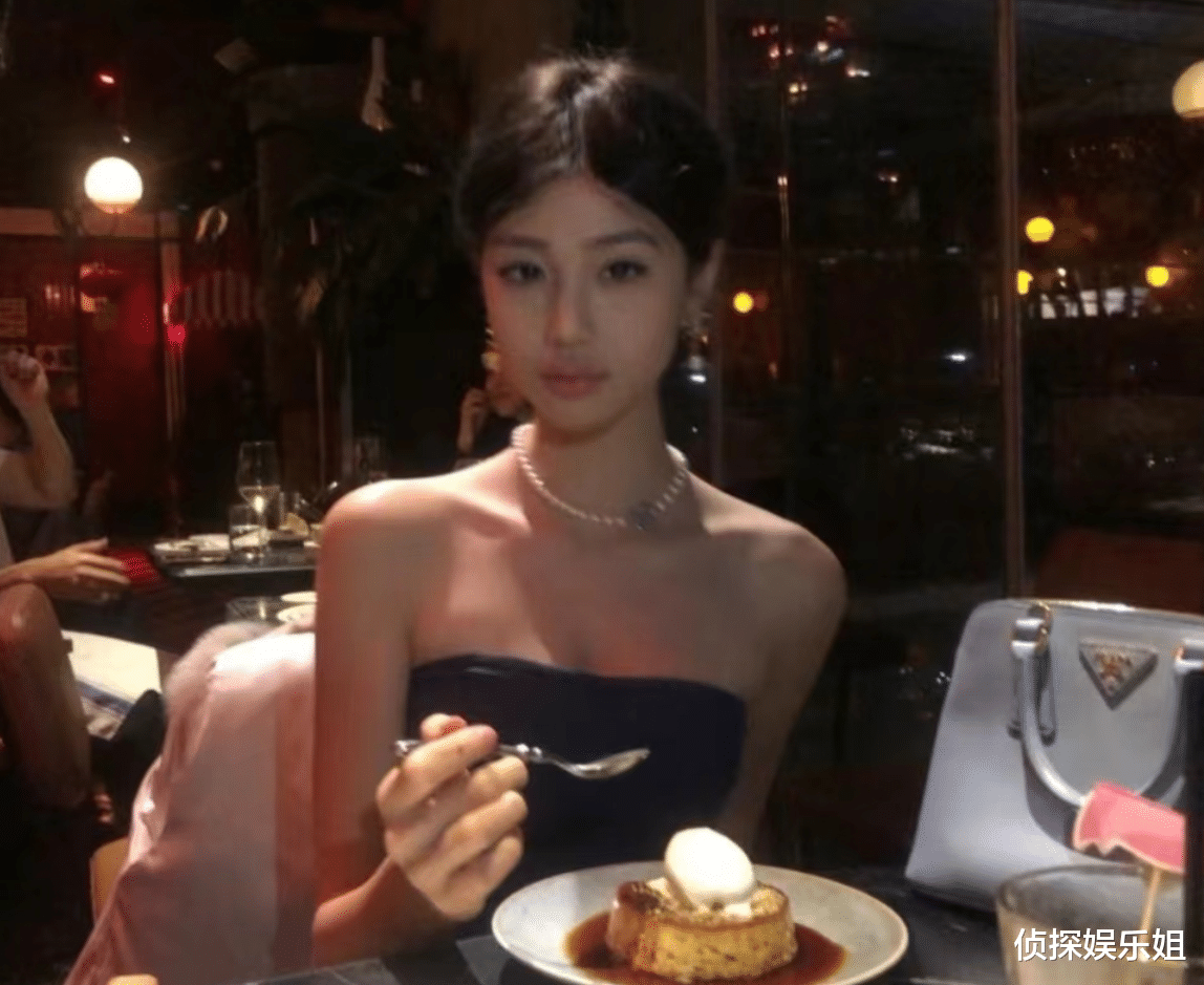 钟丽缇小女儿庆14岁生日,考拉化浓妆穿抹胸裙,成熟漂亮不输妈妈