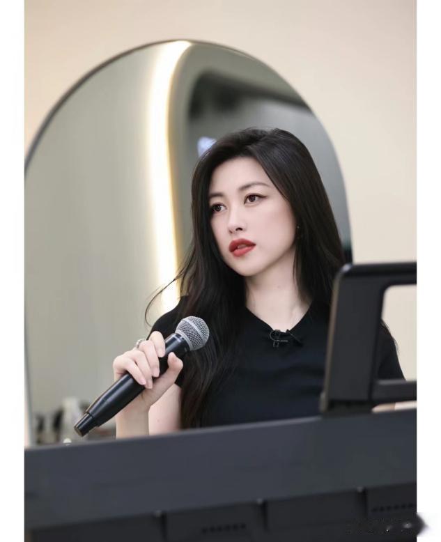 男士发型 脸上有这3个“特征”的女人，年纪越大越吃香！不仅抗老还有气质