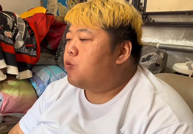 郭晶晶 胖猴仔减重200斤后复胖!脸胖一圈走路喘粗气,被曝因偷吃遭退营