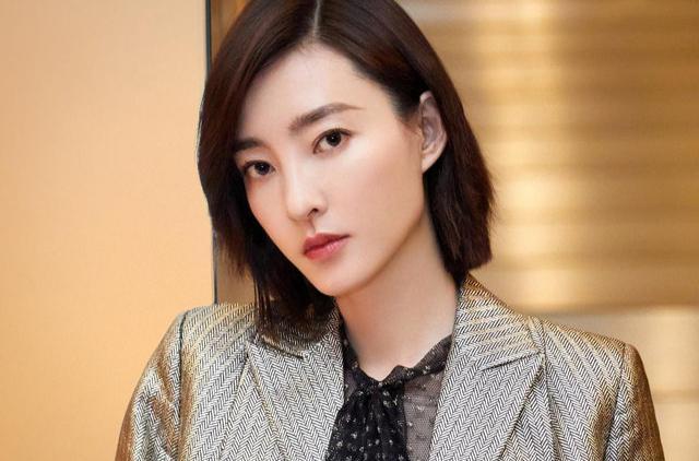 王丽坤|王丽坤的“低调老公”,皮肤黑看上去是个铁憨憨,可谓人不可貌相