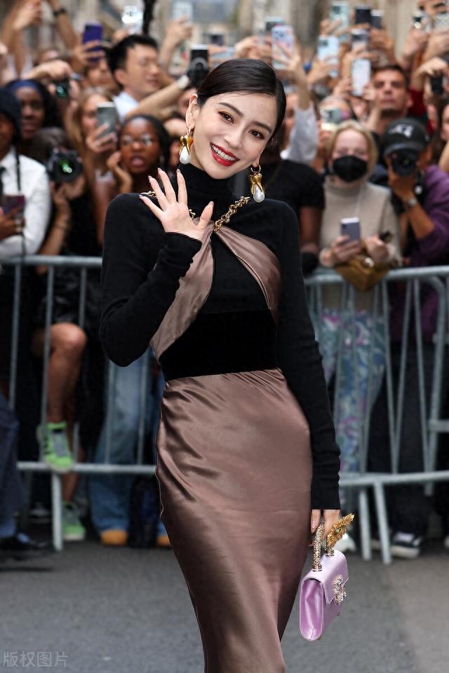 杨颖是一位备受关注的明星，她的时尚风格和品味也备受瞩目