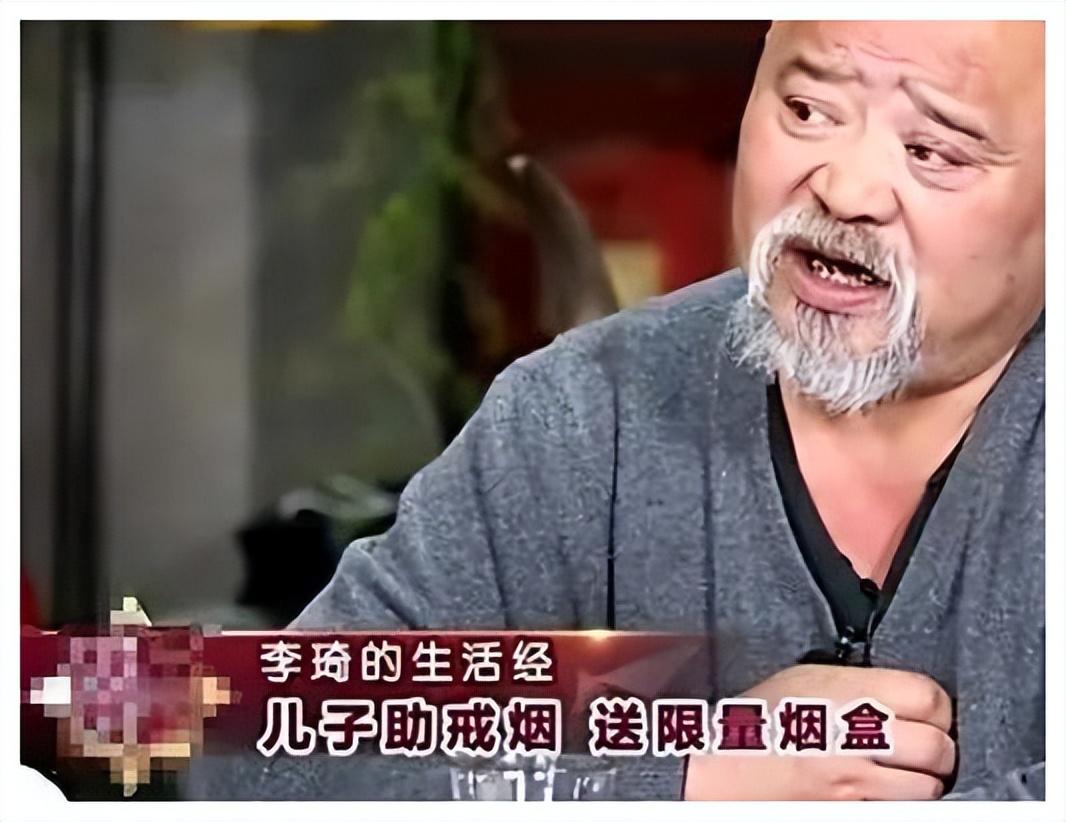 李琦|68岁老戏骨街边卖烤串，10元一串环境脏乱差，曾因烟酒过多住院